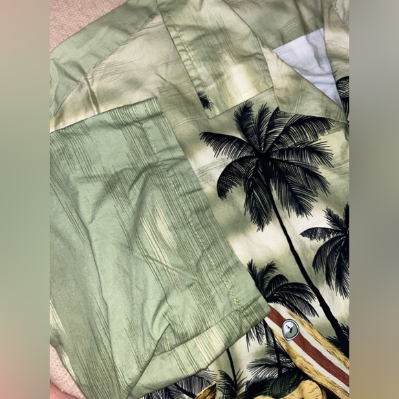 Hawaiian Togs Men’s Button Down Shirt - Picture 3 of 14